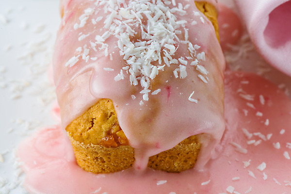 포토 JPG 해외이미지 접시 음식 분홍색 조각 딸기 엄마 디저트 주택 발렌타인데이 사랑 사람없음 빛 노란색 케이크 얼음 흰색 생일 달콤 설탕 냅킨 정사각형 슛 코코넛 직사각형 핸드메이드 프로스팅 해외202004 해외포토 자연요소 도형 식기 기념일 감정 컬러 과일 가족 데이이벤트 건물 맛 제빵 파일형식 이미지허브