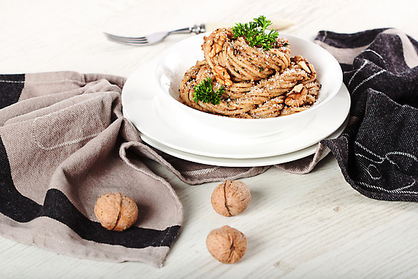 포토 JPG 해외이미지 접시 음식 백그라운드 포크 다이어트 채소 재료 치즈 파스타 파슬리 건강 마늘 스파게티 요리 사람없음 빨간색 식당 식사 저녁식사 이탈리아 샐러드 견과류 흰색 신선 맛 지중해 먹기 허브 크림 올리브 호두 레시피 버터 내추럴 점심식사 입가심 채식주의자 펜네 해외202004 해외포토 식물 식기 열매 유럽 바다 컬러 컨셉 모션 유제품 서양음식 상점 채식 파일형식 이미지허브