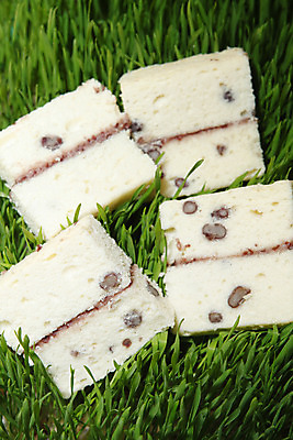 포토 JPG 해외이미지 빵 디저트 콩 사람없음 빨간색 초록색 케이크 달콤 맛 유기농 해외202004 해외포토 웰빙 음식 컬러 컨셉 곡류 파일형식 이미지허브