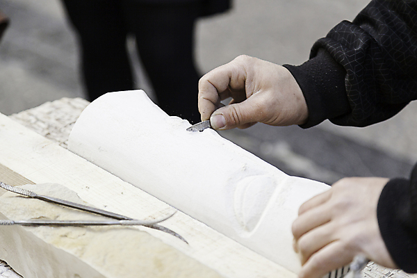 포토 JPG 해외이미지 1 전통 손 문화 조각 노동자 기술 관리 창조 미술 사람 동양인 성인 사람없음 조각상 중국 도구 공구 업무 작업 역사 칼 우아함 상품 망치 물개 공예 예술가 캄보디아 석공 석회암 인내 해외202004 해외포토 직업 아시아 컨셉 포유류 문화예술 인종 취미 신체부위 조형물 바다동물 암석 파일형식 이미지허브