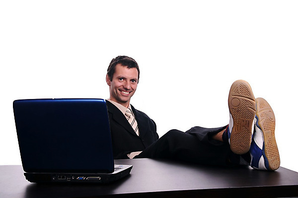 포토 JPG 해외이미지 백인 직업 라이프스타일 응시 남자 행복 비즈니스 사업가 성공 한명 서기 성인 노트북 컴퓨터 기댐 흰색 업무 비즈니스맨 자신감 대표 종업원 스마트 만족 경영자 리더 긍정 경영 고립 스타일 세련 해외202004 해외포토 서양인 1 시선 감정 컬러 컨셉 모션 사람 생활 전자제품 작업 직장인 파일형식 이미지허브