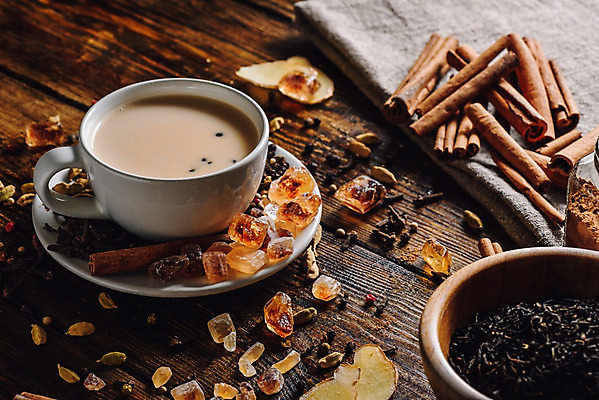 포토 JPG 해외이미지 전통 음료 백그라운드 잎 겨울 재료 티타임 건조 따뜻함 건강 사탕 사람없음 목재 컵 검은색 우유 시골 뜨거움 막대기 사발 맛 혼합 설탕 인도인 허브 향신료 향 후추 생강 동쪽 마살라 시나몬 투입 해외202004 해외포토 외국인 나무 식물 식기 계절 컬러 컨셉 채소 모션 휴식 디저트 유제품 동양인 사기그릇 방향 향미료 파일형식 이미지허브