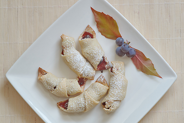 포토 JPG 해외이미지 전통 접시 열매 음식 잎 과일 디저트 사람없음 장식 케이크 달콤 굽기 광택 폭식 해외202004 해외포토 식물 식기 맛 구이 파일형식 이미지허브