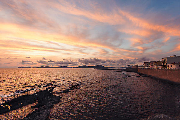 포토 JPG 해외이미지 구름 유럽 바다 여행 백그라운드 오렌지 자연 하늘 휴가 풍경 사람없음 물 여름 태양 반사 일출 황혼 일몰 이탈리아 저녁 지중해 장면 수평선 해외202004 해외포토 자연요소 계절 나라 과일 노을 야간 생태계 파일형식 이미지허브