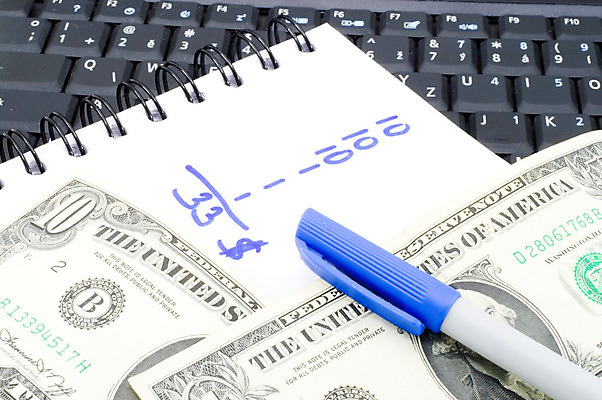 포토 JPG 해외이미지 종이 안경 지폐 돈 비즈니스 사람없음 금융 경제 노트북 사무실 숫자 펜 달러 공책 키보드 계산 계획 가격 묘사 오브젝트 회계 경영 해외202004 해외포토 문자 잡화 컨셉 문구용품 전자제품 필기구 재산 파일형식 이미지허브