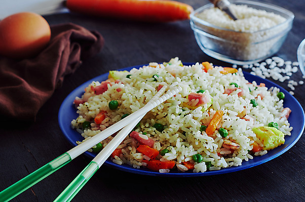 포토 JPG 해외이미지 음식 백그라운드 다이어트 채소 재료 젓가락 밥 돼지고기 3 요리 동양인 사람없음 가로 초록색 저녁식사 중국 당근 튀김 흰색 사발 혼합 먹기 대나무 완두콩 햄 건강식 점심식사 스타일 해외202004 해외포토 나무 아시아 컬러 모션 콩 뿌리채소 수저 건강 육류 인종 식사 사기그릇 파일형식 이미지허브