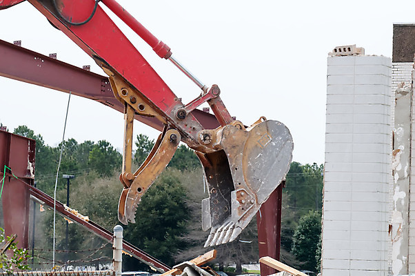 포토 JPG 해외이미지 직업 산업 벽 하늘 벽돌 사람없음 손상 공구 업무 균열 파편 망치 위험 아스팔트 땅 자르기 불도저 굴착기 사건 상업 시멘트 먼지 잭 단절 콘크리트 파멸 해외202004 해외포토 도로 컨셉 모션 도구 작업 중장비 파일형식 소멸 이미지허브