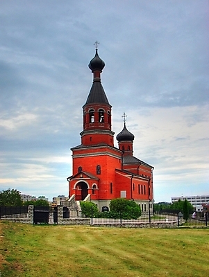포토 JPG 해외이미지 전통 기독교 종교 문화 여행 결혼 십자가 건축양식 하늘 유물 사람없음 건물 빨간색 초록색 교회 탑 성경 기도 시골 사찰 예수 영혼 러시아 첨탑 흐림 신앙심 해외202004 해외포토 건축물 건축 유럽 컬러 종교용품 종교건축 날씨 이벤트 신_종교 파일형식 이미지허브