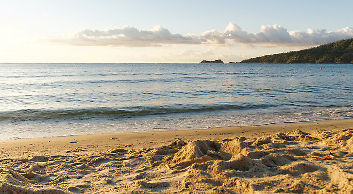 포토 JPG 해외이미지 구름 모래 바다 섬 여행 자연 하늘 휴가 휴식 산 풍경 사람없음 물 여름 파란색 컬러풀 반사 평화 침묵 신선 서핑 휴양지 내추럴 터키석 파라다이스 해외202004 해외포토 자연요소 계절 컬러 컨셉 소리 장소 수상스포츠 보석 생태계 파일형식 이미지허브