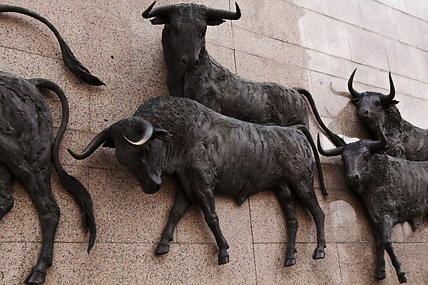 포토 JPG 해외이미지 동물 유럽 벽 조각 비즈니스 새로움 거리 뿔 미술 사람없음 빨간색 금융 경제 조각상 갈색 미국 경기장 잡기 센터 스페인 시장 주식 큼 심볼 황소 싸움 청동 맨해튼 마드리드 스페인어 옛날 적자 해외202004 해외포토 나라 컬러 컨셉 북아메리카 스포츠시설 모션 문화예술 조형물 소 크기 뉴욕 파일형식 이미지허브