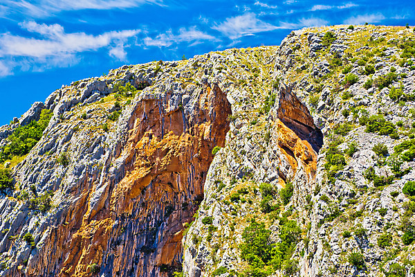 포토 JPG 해외이미지 나무 공원 유럽 호수 섬 여행 자연 산 안테나 파노라마 국립공원 풍경 사람없음 내부 여름 강 교회 환경 골짜기 흐름 바위 개울 황무지 크로아티아 내추럴 석회암 전국 해외202004 해외포토 식물 계절 공공시설 나라 컨셉 통신 종교건축 촬영기법 건물 암석 돌_바위 생태계 파일형식 이미지허브