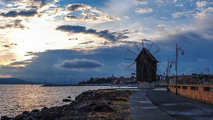 포토 JPG 해외이미지 유럽 벽 바다 섬 여행 건축양식 아침 휴가 파노라마 풍경 사람없음 야외 여름 탑 산책로 풍차 골동품 도시 성 역사 박물관 휴양지 방앗간 구시가지 불가리아 비잔틴 파멸 해외202004 해외포토 주간 건축물 계절 건축 나라 길 컨셉 촬영기법 장소 제국 파일형식 소멸 남유럽 이미지허브