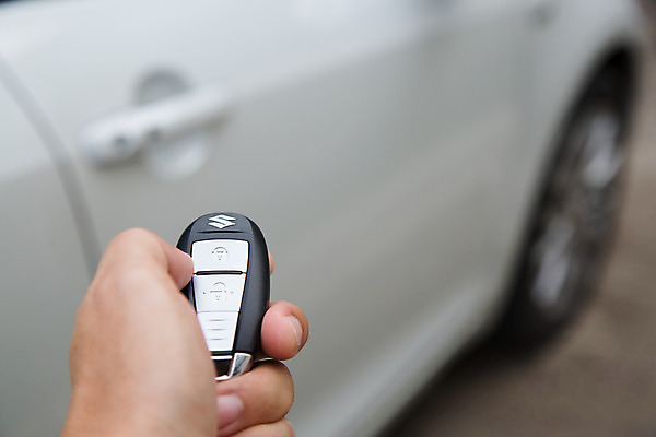 포토 JPG 해외이미지 백인 1 손 남자 백그라운드 손가락 교통시설 자동차 열쇠 새로움 경고 안전 사람 사람없음 야외 빨간색 전자제품 햇빛 문 검은색 장비 흰색 잡기 오픈 운전사 플라스틱 잠금 보안 공포 시스템 멀리 주인 보험 대여 임대 자동 제어 해외202004 해외포토 서양인 직업 육상교통 컬러 교통 컨셉 모션 재질 신체부위 경제 태양 시설 파일형식 이미지허브