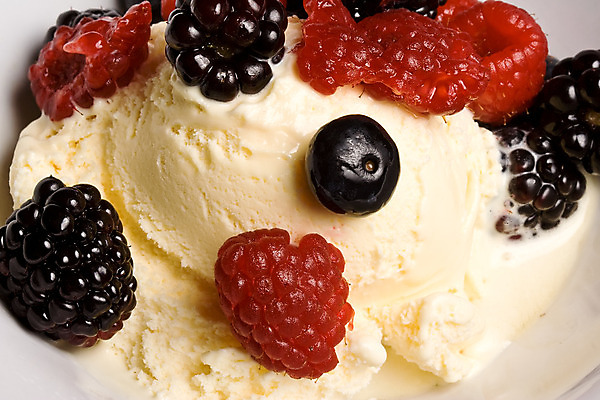 포토 JPG 해외이미지 열매 음식 다이어트 과일 디저트 건강 사람없음 빨간색 파란색 컬러풀 수확 대접 신선 최고 달콤 맛 아침식사 유기농 블루베리 산딸기 블랙베리 내추럴 숙성 해외202004 해외포토 식물 웰빙 컬러 컨셉 농업 식사 파일형식 이미지허브