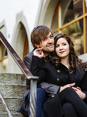 포토 JPG 해외이미지 라이프스타일 커플 여자 남자 행복 유럽 2 데이트 관계 남편 휴식 거리 함께함 사랑 사람 앉기 성인 야외 두명 계단 우정 도시 아내 날짜 역사 스위스 옛날 해외202004 해외포토 감정 나라 컨셉 모션 생활 친구 파일형식 이미지허브