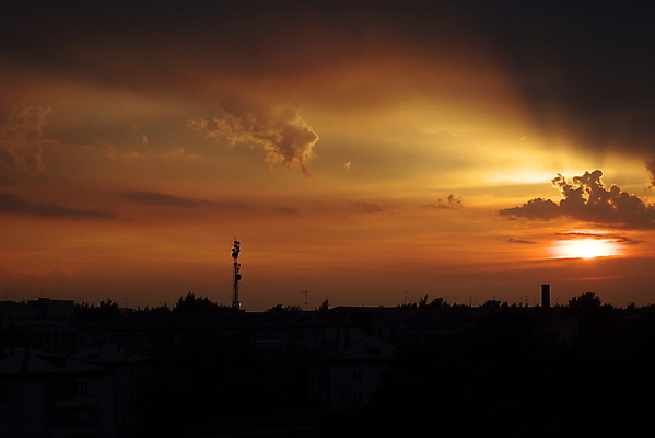 포토 JPG 해외이미지 구름 실루엣 오렌지 자연 하늘 풍경 사람없음 야외 빨간색 여름 빛 햇빛 태양 우주 침묵 황혼 일몰 새벽 가장자리 야간 천국 멀리 웅장함 수평선 해외202004 해외포토 자연요소 계절 컬러 과일 촬영기법 노을 소리 둘레 생태계 파일형식 이미지허브