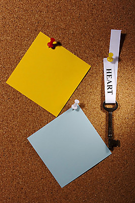 포토 JPG 해외이미지 종이 백그라운드 컨셉 데이트 텍스트 관계 결혼식 열쇠 골격 발렌타인데이 매달리기 사랑 사람없음 파란색 단어 갈색 노란색 우주 쪽지 골동품 하트 메시지 황금 심볼 열정 약혼 발견 옛날 처음 해외202004 해외포토 모양 문자 감정 컬러 결혼 모션 데이이벤트 약속 파일형식 이미지허브