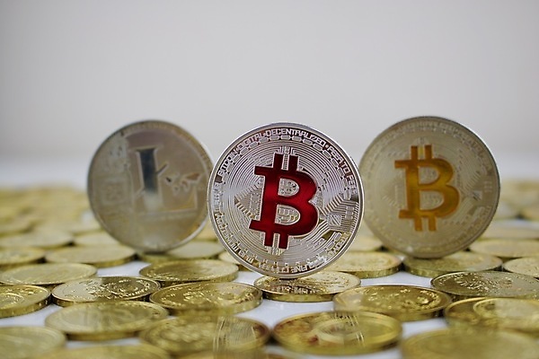 포토 JPG 해외이미지 돈 천사 사람없음 빨간색 해외202004 해외포토 컬러 재산 파일형식 이미지허브