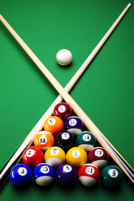 포토 JPG 해외이미지 실내 사람없음 당구 포켓볼 당구공 당구대 당구채 초록배경 해외202004 해외포토 백그라운드 공 내부 초록색 구기 당구용품 파일형식 이미지허브