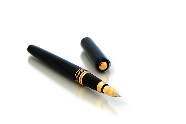 포토 JPG 해외이미지 통신 잉크 사람없음 파란색 반사 펜 만년필 검은색 흰색 공구 황금 클래식 우아함 은색 분수 펜촉 고립 해외202004 해외포토 컬러 컨셉 필기구 도구 파일형식 이미지허브