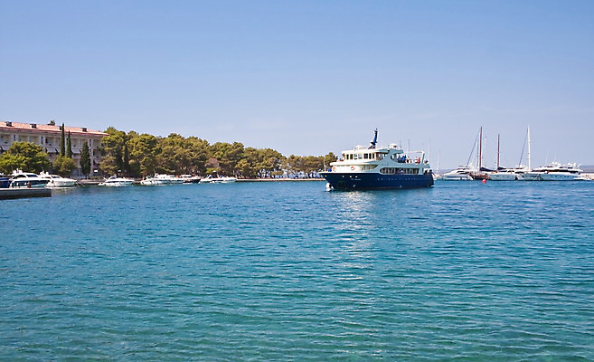 포토 JPG 해외이미지 공원 파도 바다 섬 여행 자연 하늘 호텔 표면 풍경 사람없음 물 항구 스파 하이킹 만 그물 액체 보트 큼 크로아티아 남쪽 다도해 전국 화창 해외202004 해외포토 자연요소 공공시설 유럽 배_교통 교통시설 숙소 레저 날씨 크기 방향 생태계 파일형식 이미지허브