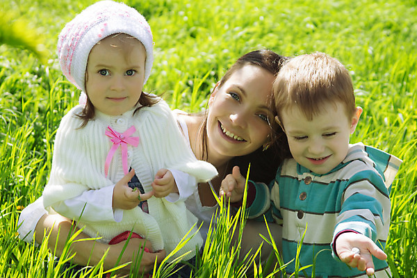 포토 JPG 해외이미지 백인 공원 여자 꽃 딸 행복 아들 어린이 2 밭 장난 가족 놀이 엄마 함께함 미소 웃음 사람 소년 야외 세명 초록색 여름 봄 우정 육아 작음 언니 남동생 해외202004 해외포토 서양인 식물 계절 공공시설 남자 감정 컬러 컨셉 농업 관계 표정 친구 크기 자매 동생 파일형식 이미지허브