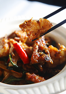 포토 JPG 해외이미지 음식 고추 양파 육류 어류 사람없음 초록색 식당 튀김 사발 후추 해외202004 해외포토 컬러 채소 식재료 상점 수중동물 사기그릇 향신료 파일형식 이미지허브