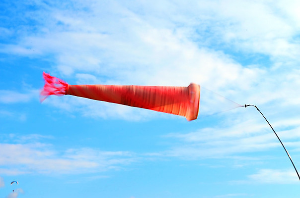 포토 JPG 해외이미지 구름 백그라운드 컨셉 오렌지 하늘 바람 날씨 경고 사람없음 야외 파란색 힘 줄무늬 장비 흰색 기구 지시 불기 방향 심볼 측정 사인 속도 폭풍 봉 소매 원뿔 계량기 해외202004 해외포토 자연요소 도형 컬러 무늬 과일 모션 파일형식 이미지허브