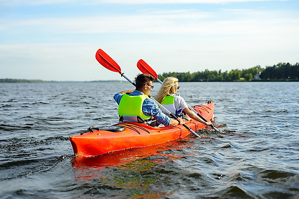 포토 JPG 해외이미지 커플 여자 남자 호수 여행 풍경 상반신 성인 야외 두명 물 여름 강 젖음 카약 노젓기 뱃놀이 성인만 해외202004 해외포토 자연요소 계절 배_교통 관계 모션 사람 전통놀이 수상스포츠 파일형식 이미지허브