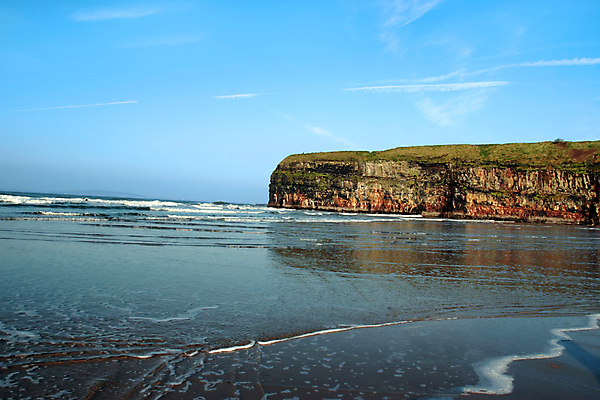포토 JPG 해외이미지 구름 유럽 모래 파도 바다 여행 자연 갈매기 조류 하늘 휴가 풍경 해변 사람없음 물 파란색 침묵 거품 절벽 추위 흰색 만 서핑 큼 유혹 부식 분무기 지역 암초 아일랜드 대서양 얇은 울퉁불퉁 해외202004 해외포토 자연요소 동물 나라 컬러 컨셉 소리 수상스포츠 크기 생태계 파일형식 이미지허브