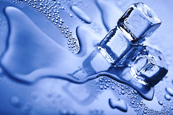 포토 JPG 해외이미지 음료 따뜻함 사람없음 물 파란색 얼음 블록 투명 떨어짐 시원함 오브젝트 정사각형 고체 해외202004 해외포토 자연요소 도형 컬러 컨셉 파일형식 이미지허브