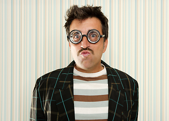 포토 JPG 해외이미지 남자 안경 얼굴 백그라운드 생각 응원 벽지 종류 한명 사람 정장 손짓 줄무늬 재킷 수확 표현 유머 괴짜 매끈함 수줍음 콧수염 즐거움 복고 코믹 멍청이 바보 조커 해외202004 해외포토 1 잡화 옷 감정 컨셉 무늬 농업 모션 수염 신체부위 외투 감각 파일형식 이미지허브