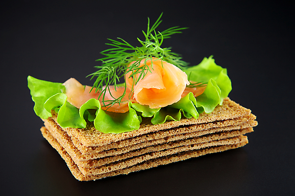 포토 JPG 해외이미지 빵 검은배경 사람없음 한개 쌓기 신선 양상추 연어 오픈샌드위치 해외포토 1 음식 백그라운드 채소 모션 샌드위치 어류 검은색 파일형식 이미지허브