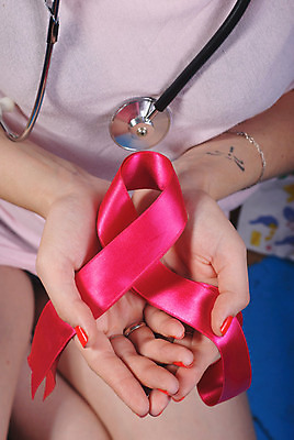 포토 JPG 해외이미지 여자 리본 분홍색 조각 컨셉 부분 건강 관리 손바닥 한명 사람 치료 의사 잡기 질병 가슴 실크 심볼 서비스 사인 암 외과 언니 기부 돌봄 신앙심 종양 투쟁 헬프 자선단체 해외202004 해외포토 1 손 컬러 의학 가족 모션 병원 신체부위 의료진 직물 도움 그룹 자매 자선 파일형식 이미지허브