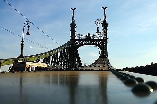 포토 JPG 해외이미지 유럽 사람없음 건물 강 보트 해충 철 전차 헝가리 천연기념물 다뉴브강 부다페스트 해외202004 해외포토 건축물 나라 육상교통 배_교통 대중교통 벌레 동유럽 파일형식 이미지허브