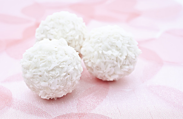 포토 JPG 해외이미지 음식 백그라운드 곡선 오렌지 디저트 쟁반 사탕 사람없음 장식 가로 빨간색 파란색 케이크 초콜릿 검은색 식사 카페 우유 흰색 원형 도넛 차 아침식사 매끈함 설탕 오브젝트 상쾌 코코넛 아몬드 향 꿀 멀리 흙더미 충동구매 고립 여의주 페스츄리 핸드메이드 해외202004 해외포토 도형 감정 음료 선 빵 컬러 과일 유제품 쇼핑 상점 흙 견과류 감각 과소비 파일형식 더미 이미지허브