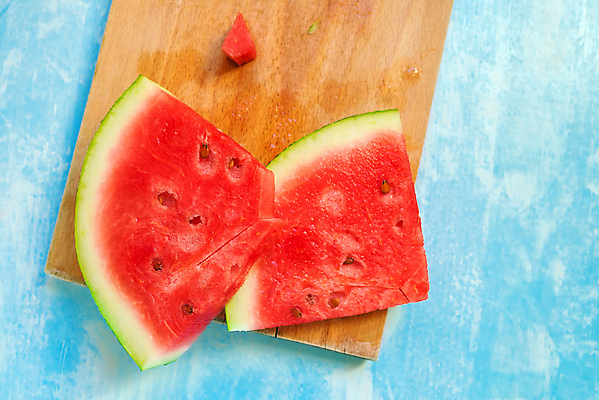 포토 JPG 해외이미지 계절 음식 조각 과일 탁자 수박 사람없음 빨간색 수확 신선 달콤 맛 자르기 유기농 복고 건강식 숙성 해외202004 해외포토 웰빙 컬러 가구 컨셉 농업 모션 파일형식 이미지허브