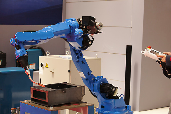 포토 JPG 해외이미지 손 산업 과학 공장 미래 실내 관리 사람없음 내부 경제 금속 기계 업무 작업 수술 제조 로봇 속도 팔 정비공 용접 자동 자동화 제어 철강 해외202004 해외포토 컨셉 공업 의학 재질 신체부위 치료 기술자 파일형식 이미지허브