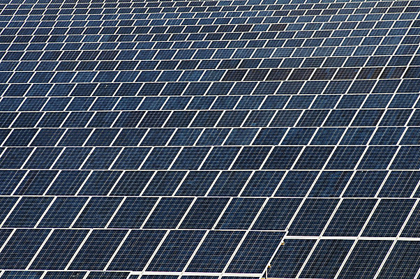 포토 JPG 해외이미지 공원 산업 백그라운드 자연 하늘 세포 풍경 사람없음 건물 초록색 파란색 글로벌 햇빛 태양 환경 맑음 힘 재활용 발전기 에너지 시골 도시 판넬 큼 생태계 태양에너지 세대 유지 개발 생태학 수집가 공급 획기적 해외202004 해외포토 자연요소 직업 건축물 공공시설 교육 컬러 날씨 발전소 그린에너지 크기 친환경 파일형식 이미지허브