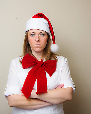 포토 JPG 해외이미지 백인 전통 라이프스타일 응시 계절 여자 리본 무기 얼굴 크리스마스 겨울 회사 휴가 기념 사람 성인 사람없음 산타클로스 축제 축하 12월 활 교차 트러블 클라우스 해외202004 해외포토 서양인 시선 기념일 컨셉 비즈니스 생활 신체부위 날짜 파일형식 이미지허브