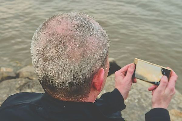 포토 JPG 해외이미지 직업 1 라이프스타일 응시 남자 행복 포즈 벤치 자연 모바일 건강 한명 사람 정장 성인 파란색 스마트폰 사무실 유행 걷기 도시 자신감 경영자 지역 부름 경영 해외202004 해외포토 시선 옷 감정 컬러 의자 비즈니스 모션 생활 핸드폰 스마트기기 리더 생태계 파일형식 이미지허브