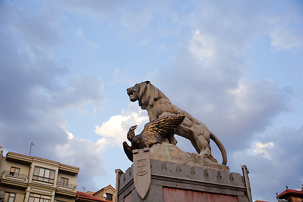 포토 JPG 해외이미지 동물 미술 사람없음 조각상 스페인 사자 천연기념물 해외202004 해외포토 유럽 포유류 문화예술 조형물 파일형식 이미지허브