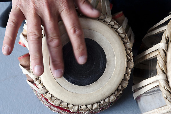 포토 JPG 해외이미지 손 악기 음악 이동 타악기 사람없음 기구 인도인 피부 드럼 해외202004 해외포토 외국인 컨셉 문화예술 동양인 신체부위 파일형식 이미지허브