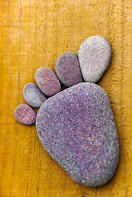 포토 JPG 해외이미지 백그라운드 모션 친절 선물 사랑 사람 사람없음 신체부위 조약돌 생일 목표 발자국 오솔길 유혹 심볼 사인 출발 발가락 내추럴 걸음마 선로 양발 처음 첫돌 페디큐어 해외202004 해외포토 기념일 감정 길 컨셉 자국 발 뷰티 돌_바위 파일형식 이미지허브