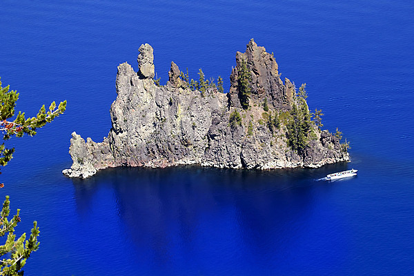포토 JPG 해외이미지 나무 공원 호수 섬 여행 자연 국립공원 풍경 사람없음 야외 물 여름 파란색 반사 환경 미국 흰색 보트 황무지 산등성이 암초 분화구 상록수 내추럴 울퉁불퉁 전국 지질학 해외202004 해외포토 자연요소 식물 계절 공공시설 교육 컬러 북아메리카 배_교통 산 생태계 화산 파일형식 이미지허브