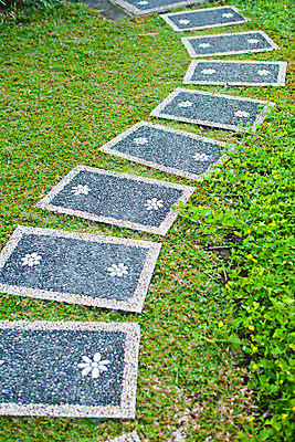 포토 JPG 해외이미지 나무 공원 도로 길 자연 벽돌 거리 바닥 사람없음 야외 초록색 빛 정원 봄 산책 시골 보행로 오솔길 발리 타운 내추럴 땅바닥 방법 해외202004 해외포토 식물 계절 공공시설 컬러 섬 교통시설 휴식 도시 생태계 인도네시아 파일형식 이미지허브