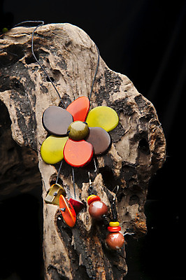 포토 JPG 해외이미지 채소 과일 팔찌 자연 미술 사람없음 장식 컬러풀 검은색 흰색 시장 숲 보석 공예 생태계 광택 에콰도르 상아 목각 내추럴 핸드메이드 해외202004 해외포토 컬러 장신구 문화예술 취미 남아메리카 광석 파일형식 이미지허브