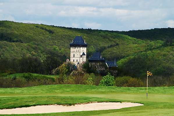 포토 JPG 해외이미지 전통 외관 유럽 벽 여행 건축양식 하늘 산 주택 사람없음 건물 파란색 탑 궁전 성 중세 역사 보호 언덕 체코 타운 고딕 귀족 보헤미아 세기 옛날 웅장함 스타일 해외202004 해외포토 건축물 건축 나라 컬러 컨셉 고건축 모션 도시 파일형식 이미지허브