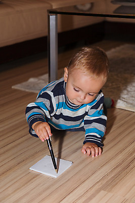 포토 JPG 해외이미지 백인 1 라이프스타일 남자 행복 아들 얼굴 어린이 장난 가족 새로움 한명 사람 소년 기쁨 흰색 표현 아기 작음 걸음마 천진난만 해외202004 해외포토 서양인 감정 컬러 컨셉 관계 모션 생활 신체부위 크기 파일형식 이미지허브