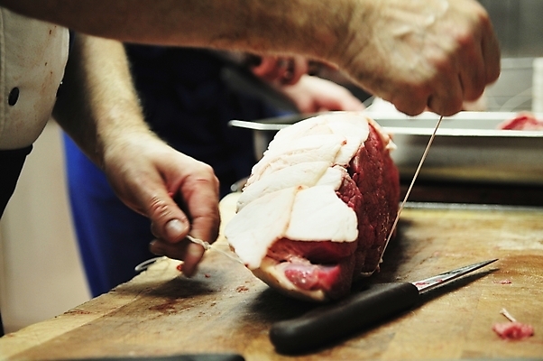 포토 JPG 해외이미지 음식 육류 돼지고기 사람없음 식사 자르기 날것 슬라이스 양고기 장인 정육점 해외202004 해외포토 식재료 모션 상점 파일형식 이미지허브